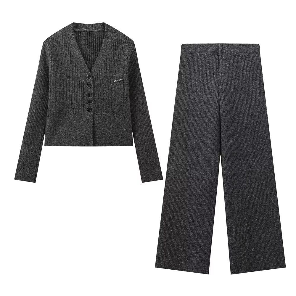 Unverzichtbares Strick-Set mit fünf Knöpfen