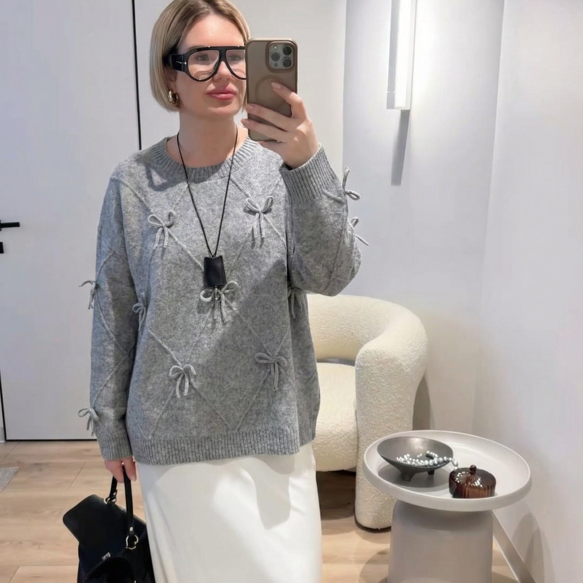 Strickpullover mit Schleifenverzierung